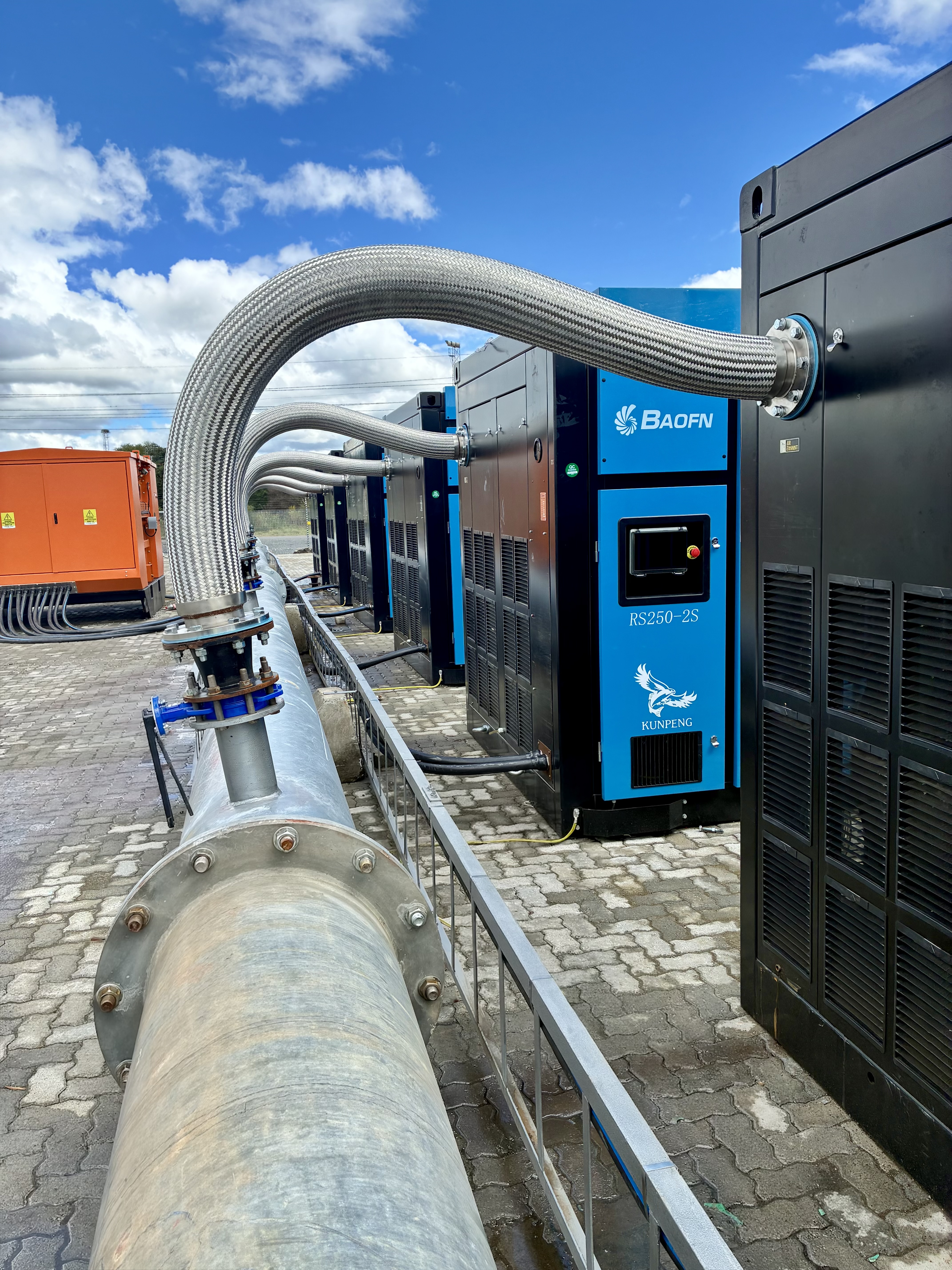 BAOFN RS250-2S compressors piped into a common header